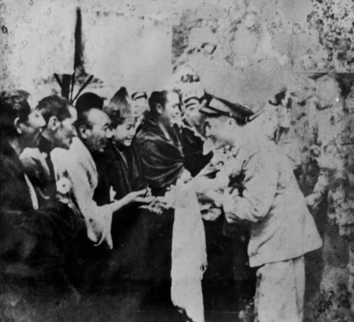 刘伯承与扎日活佛会面历史照片(资料图)