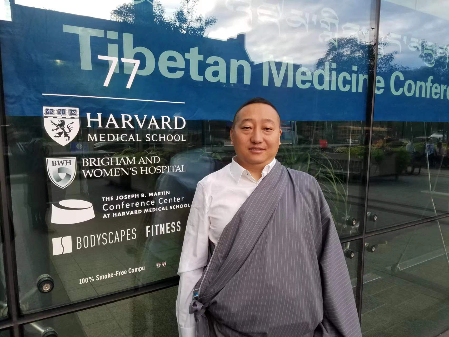 与国际藏学专家交流