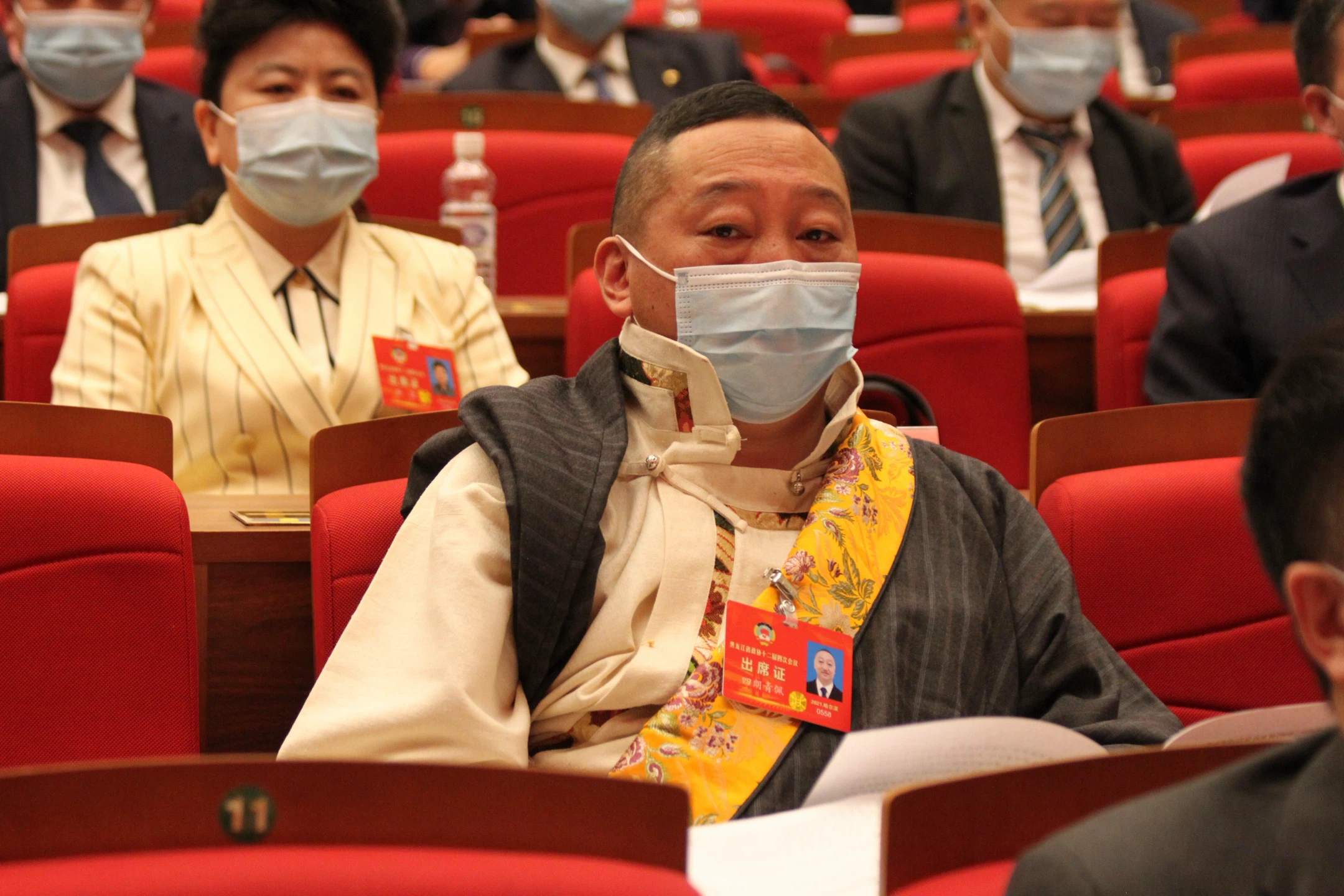 政协黑龙江省十二届四次会议现场,四朗青佩委员名牌
