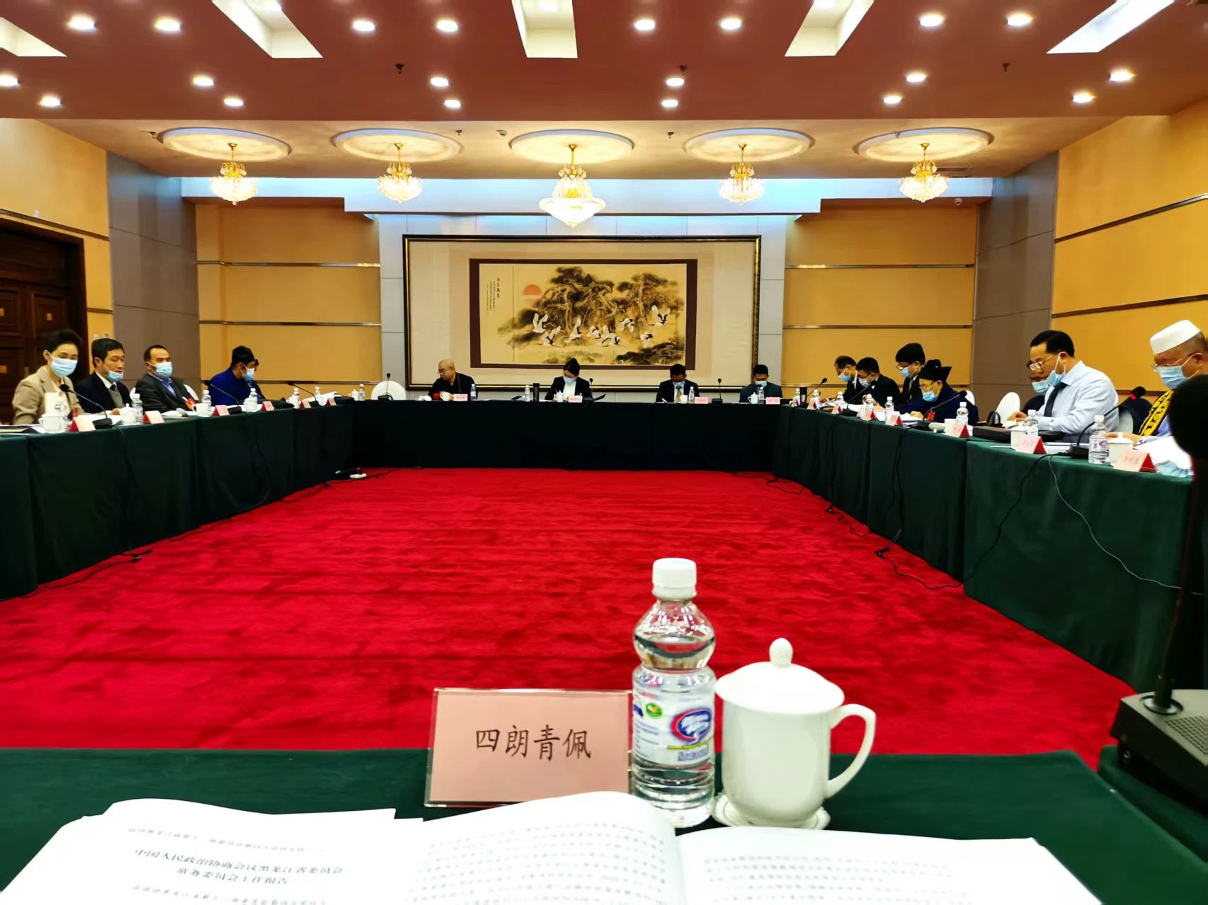 政协分组讨论会议室,桌牌四朗青佩